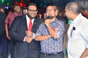ޒިޔަތުގެ ލެޕްޓޮޕާއި އަދީބުގެ ފޯނު ބެލި މީހުންގެ ހެކިބަސް ނަގައިފި