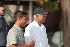 ޕާޓީން ވަކިވި މީހުންގެ ތެރޭގައި ރައީސްގެ އާއިލީ ބޭފުޅުން