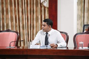 ކޮމަންވެލްތު ޕާލަމެންޓްގެ މާލީ ކޮމިޓީގެ މުގައްރިރަށް ނާޝިޒް