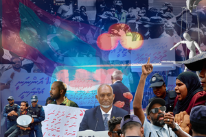 މުންކަރާތްތަކާ ދެކޮޅަށް ފާޅުގައި މަސައްކަތްކުރުން