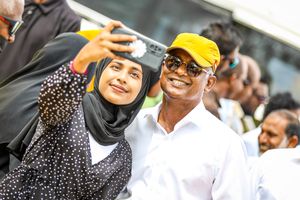 ޕީޕީއެމް ސަރުކާރުން 1،000 މީހުން ވަޒީފާ އަދާކުރި ރަށް ބަދަލުކުރި!