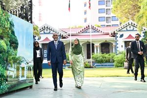 ސިޔާސީންގެ އަދަދު ތިން ހާހަށް، ޑެފިސިޓި ބޮޑުވީ ބޭކާރު ހަރަދުން