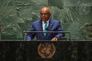ޝާހިދުގެ ރިޔާސަތުގެ ފުރަތަމަ ހިތާބުން އުއްމީދުގެ ފަސް ދޯދި