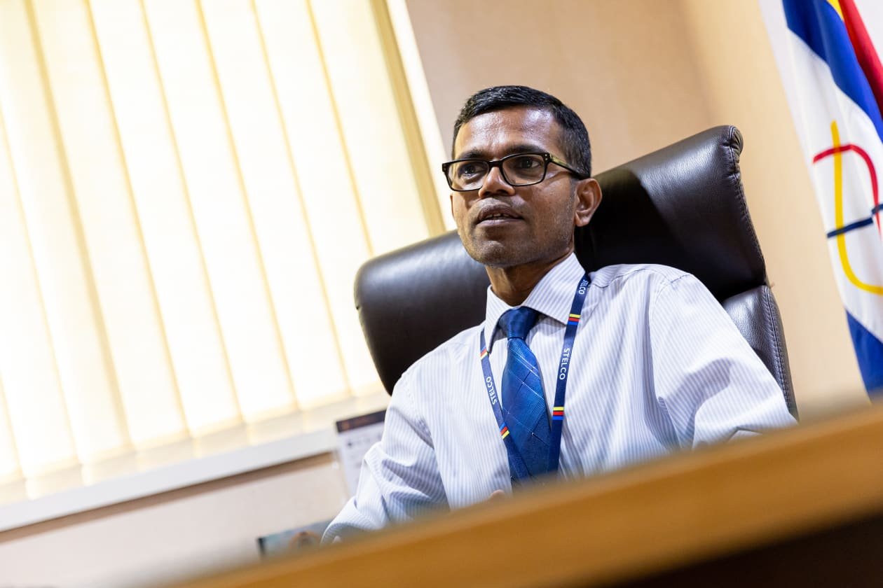 ސެޓެލްކޯގެ މެނޭޖިން ޑިރެކްޓަރު ހުސައިން ފަހުމީ. -- ފޮޓޯ: އަދަދު